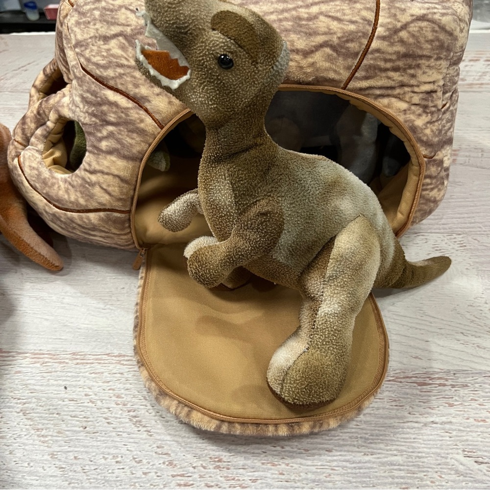 FAO Schwarz Dinosaurs Stuffed Animals with Plush Mountain Cave Carry Bag 7 Dinos - Picture 11 of 14